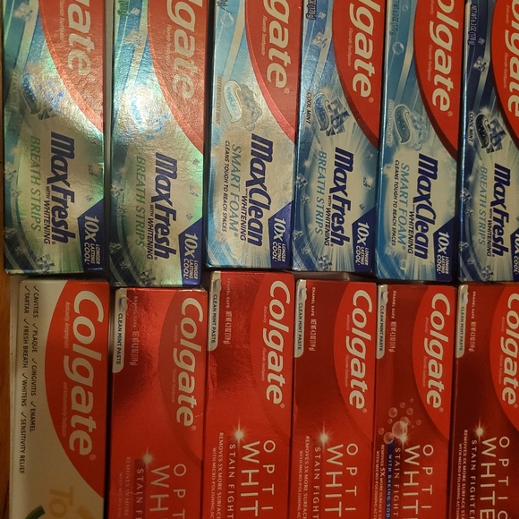 Colgate thoothpaste - Picture 3 of 6
